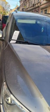 За паркування штрафують без розбору: чернівчани просять аби контролери були компетентніші