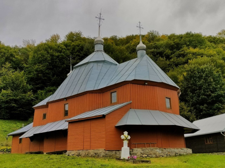 Зробили "євроремонт": унікальну буковинську церкву, якій 230 років, знищили під час реконструкції