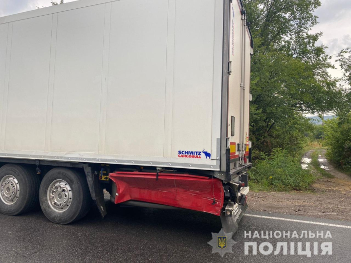 На Буковині водій вантажівки не впорався з керуванням і допустив ДТП з потерпілими: його судитимуть