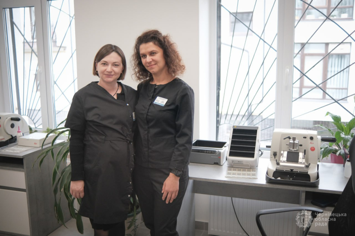 У Чернівецькій обласній лікарні запрацювала нова гістологічна лабораторія У Чернівецькій обласній лікарні запрацювала нова гістологічна лабораторія