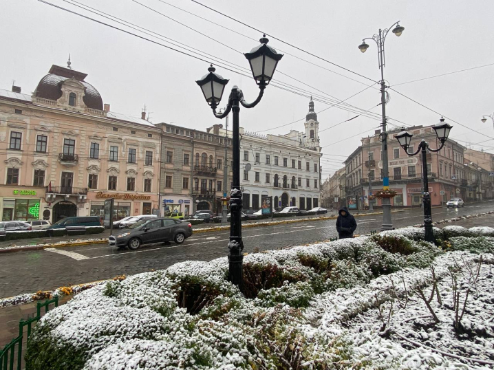 У Чернівцях випав перший сніг