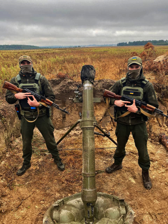 Після школи - фронт: історія братів-трійнят з Буковини, які боронять українську землю від окупантів