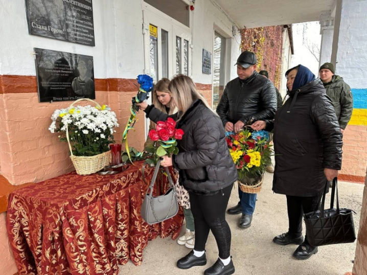 На Буковині відкрили меморіальну дошку загиблому Герою Андрію Божеку