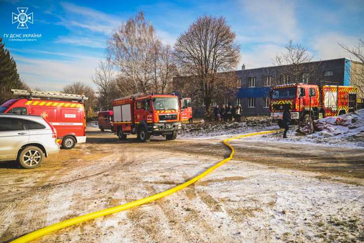 У Чернівцях горів склад підприємства