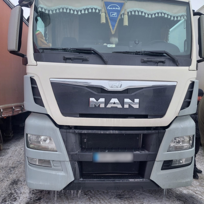 Сховав "траву" у шкарпетку: на Порубному собака винюхав наркотики у далекобійника Сховав "траву" у шкарпетку: на Порубному собака винюхав наркотики у далекобійника