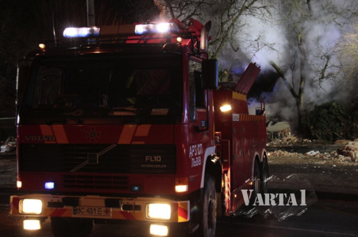 У Львові від вибуху у приватному будинку загинуло троє людей (фото) У Львові від вибуху у приватному будинку загинуло троє людей (фото)
