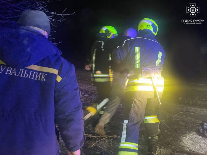 Загинув 26-річний пасажир, травмовані у лікарні: деталі смертельної аварії на Буковині