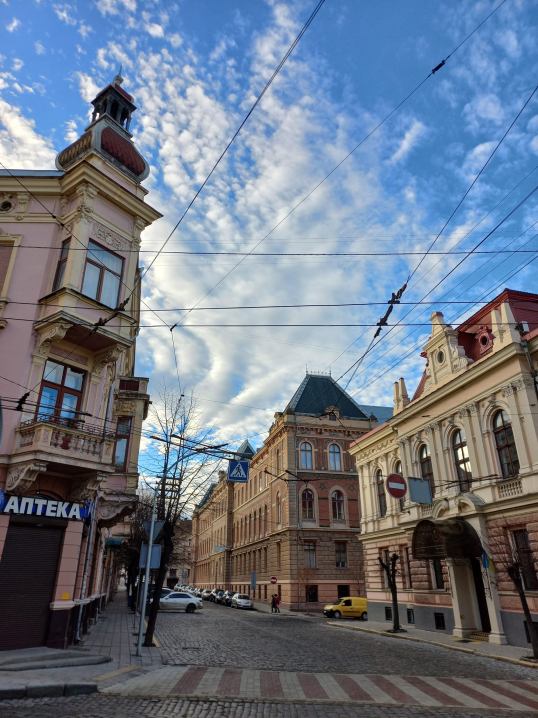 Мережу вразило фантастичне небо над Чернівцями на Різдво (фото)