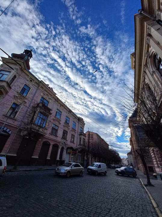 Мережу вразило фантастичне небо над Чернівцями на Різдво (фото)