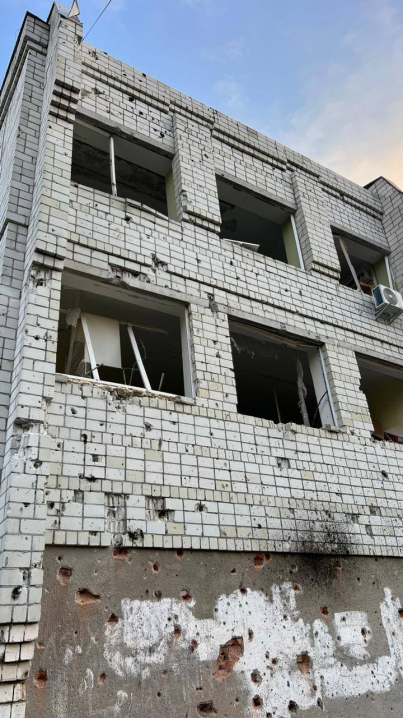 Масована ракетна атака по Україні. У Львові влучання в житловий будинок