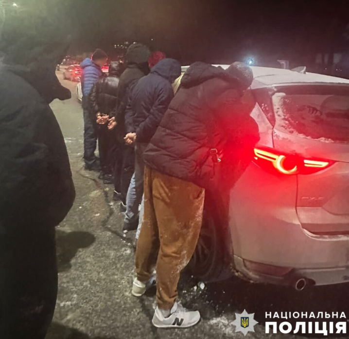 Поблизу Львова банда рекетирів викрала 26-річного чоловіка прямо з АЗС