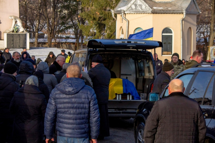 На Буковині зустріли 27-річного захисника Володимира Безборотька