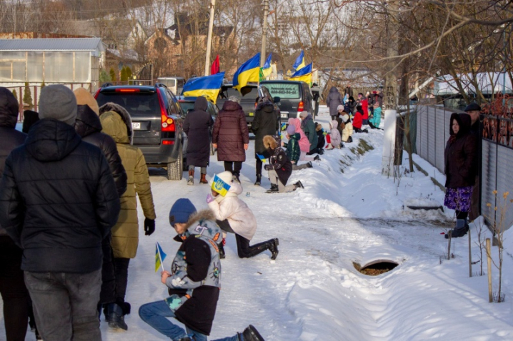 На Буковині зустріли 27-річного захисника Володимира Безборотька