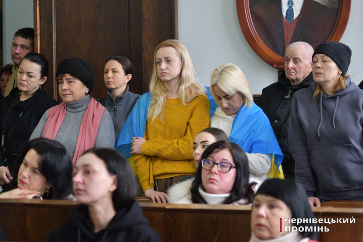 У Чернівцях відбулася чергова сесія міської ради: люди протестували проти будівництва