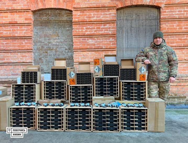 Десантники із Чернівців отримали пікапи, дрони та рації на понад 33 млн грн
