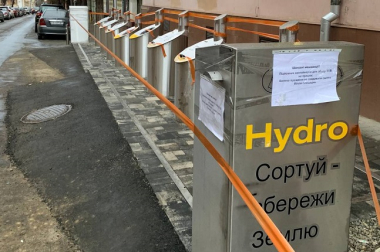 На вулиці Жуковського у Чернівцях встановили підземні смітники