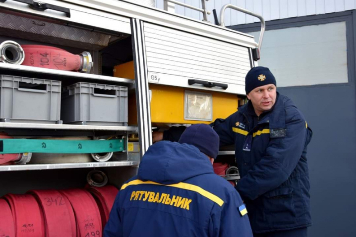 Хотинська громада отримала пожежний автомобіль з Німеччини
