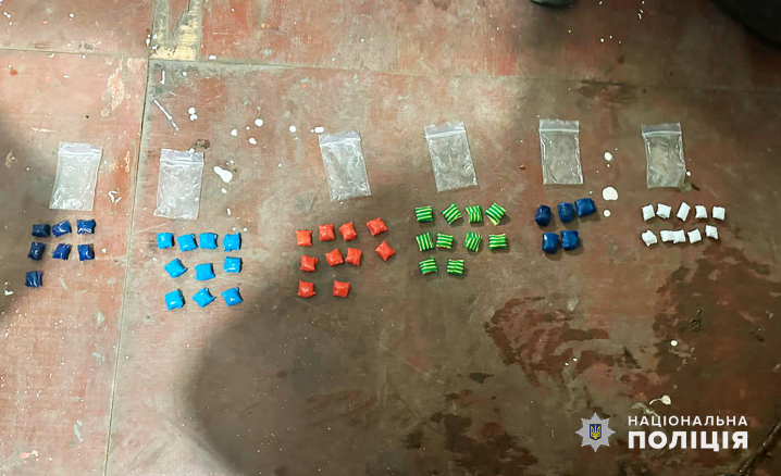 Кокаїн, LSD і Ecstasy: у Чернівях у наркоторговців вилучили наркотиків на 2 мільйони