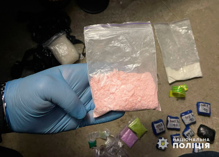 Кокаїн, LSD і Ecstasy: у Чернівях у наркоторговців вилучили наркотиків на 2 мільйони