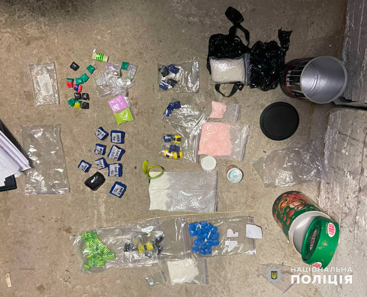 Кокаїн, LSD і Ecstasy: у Чернівях у наркоторговців вилучили наркотиків на 2 мільйони