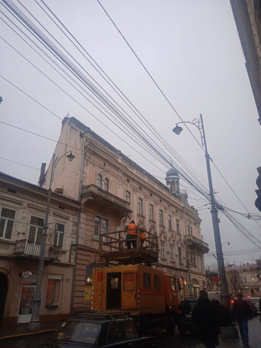 На Головній у Чернівцях обірвалась контактна мережа: не курсують тролейбуси №3 та 5