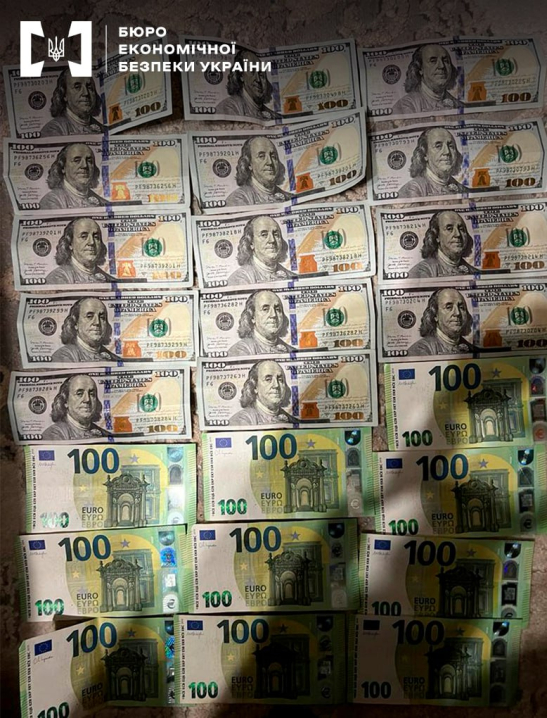 У Чернівцях затримали продавців фальшивої іноземної валюти