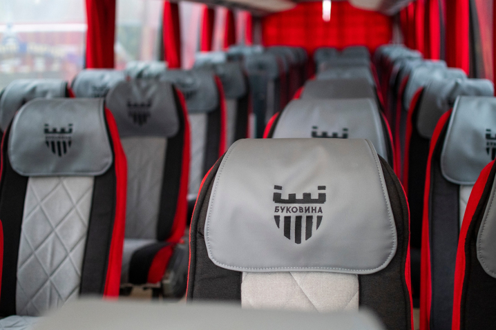 Футбольний клуб "Буковина" отримав новий автобус