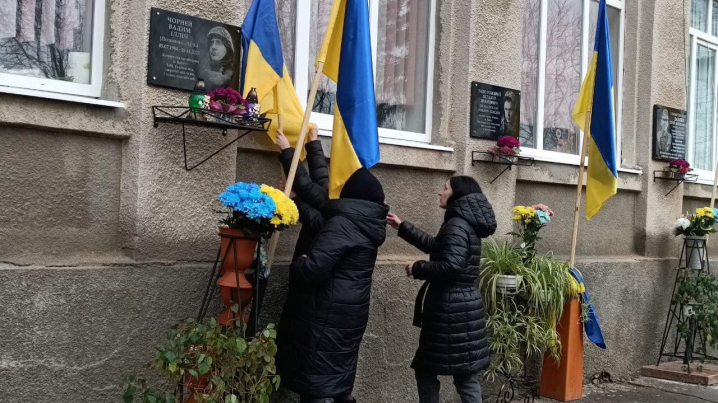 На Буковині відкрили меморіальні дошки двом полеглим Героям