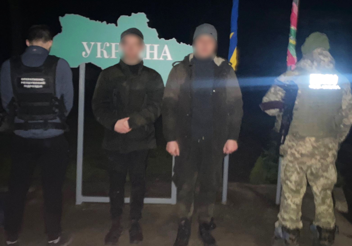 На кордоні Буковини з Молдовою дроном виявили двох чоловіків, які намагалися покинути країну