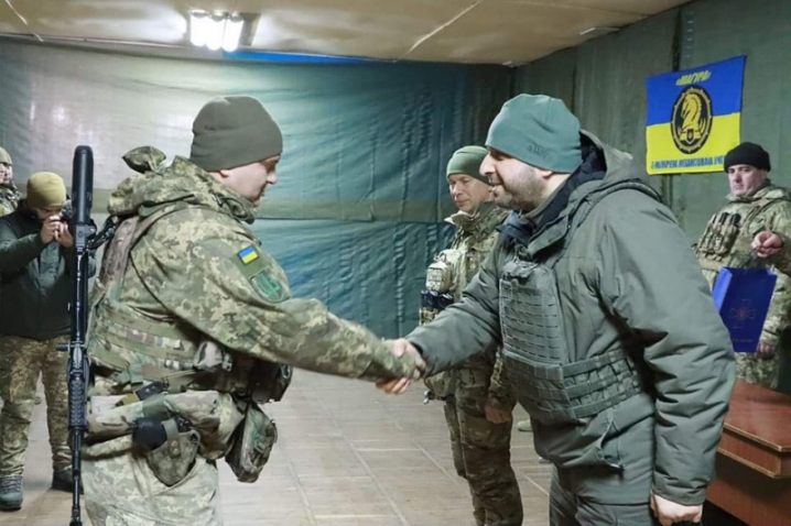 Буковинець отримав нагороду від головнокомандувача ЗСУ та міністра оборони України