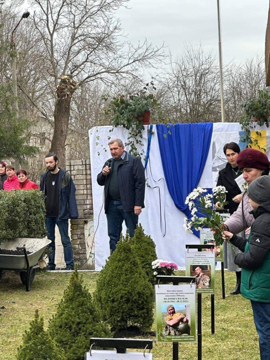У Неполоковецькому ліцеї відкрили Алею Слави на честь загиблих на війні випускників