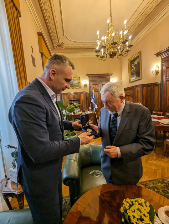 Кличко зустрівся з мером Кракова та нагородив його відзнакою «За сприяння обороні Києва»