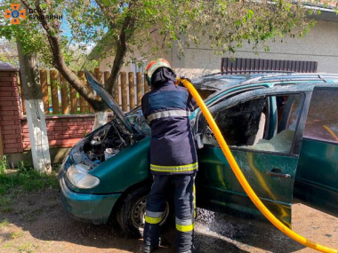 Горіли два автомобілі та будинки: минулої доби на Буковині сталося 6 пожеж