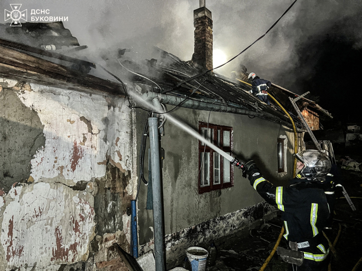 За добу на Буковині сталося кілька масштабних пожеж: людей евакуйовували
