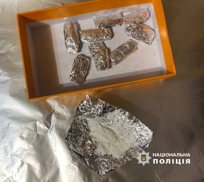 У Чернівцях затримали групу наркодилерів з «товаром» на 600 тис. грн У Чернівцях затримали групу наркодилерів з «товаром» на 600 тис. грн