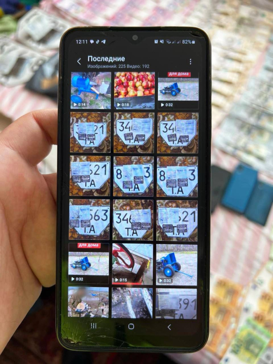 Підробляли й продавали документи на сільгосптехніку: на Буковині викрили групу шахраїв Підробляли й продавали документи на сільгосптехніку: на Буковині викрили групу шахраїв