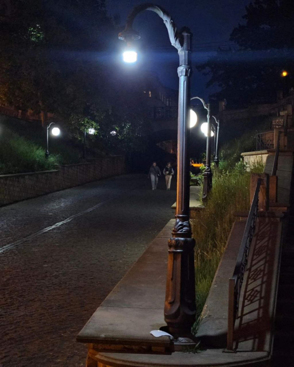 У Чернівцях відновили освітлення на площі Пресвятої Марії У Чернівцях відновили освітлення на площі Пресвятої Марії