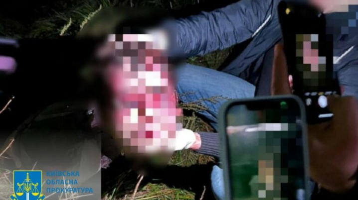  Відрізав голову кухонним ножем: на Київщині чоловіка засудили за жорстоке вбивство сина (фото 18+)