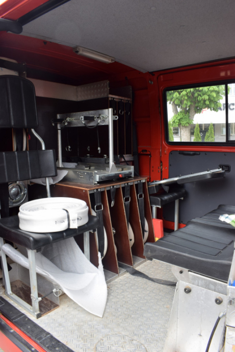 Доброчинці з Німеччини передали пожежну машину для Сокирянської громади Доброчинці з Німеччини передали пожежну машину для Сокирянської громади