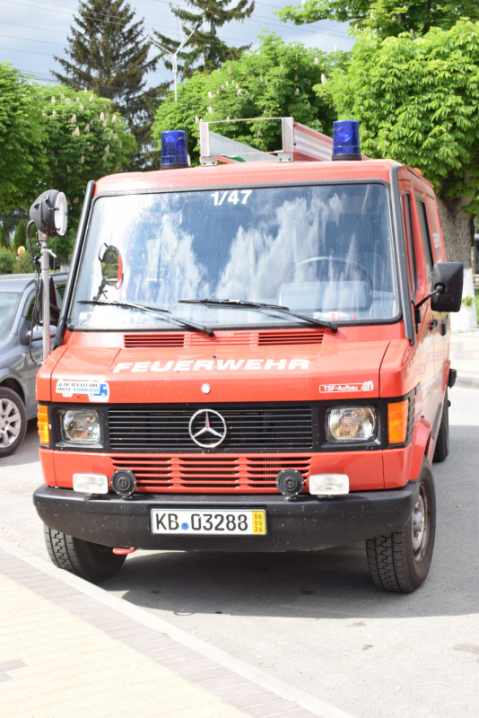 Доброчинці з Німеччини передали пожежну машину для Сокирянської громади