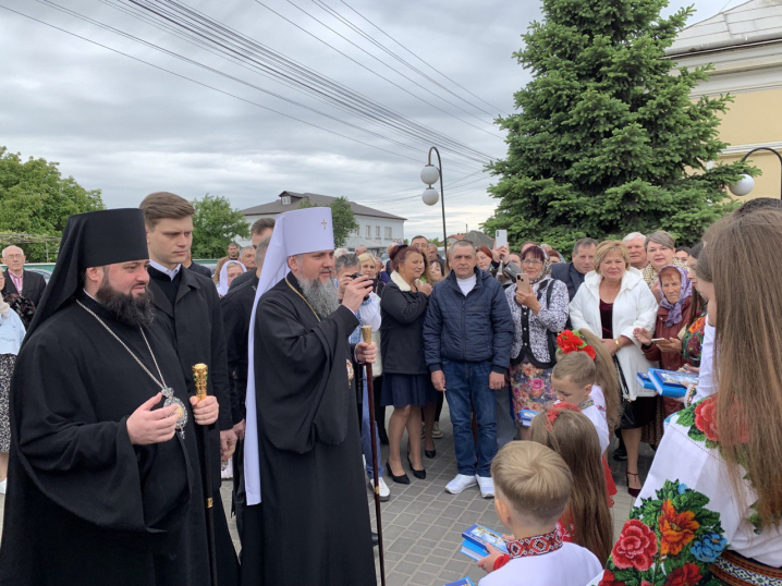 Митрополит Епіфаній провів урочистий молебень за Україну в селі Мамаївці