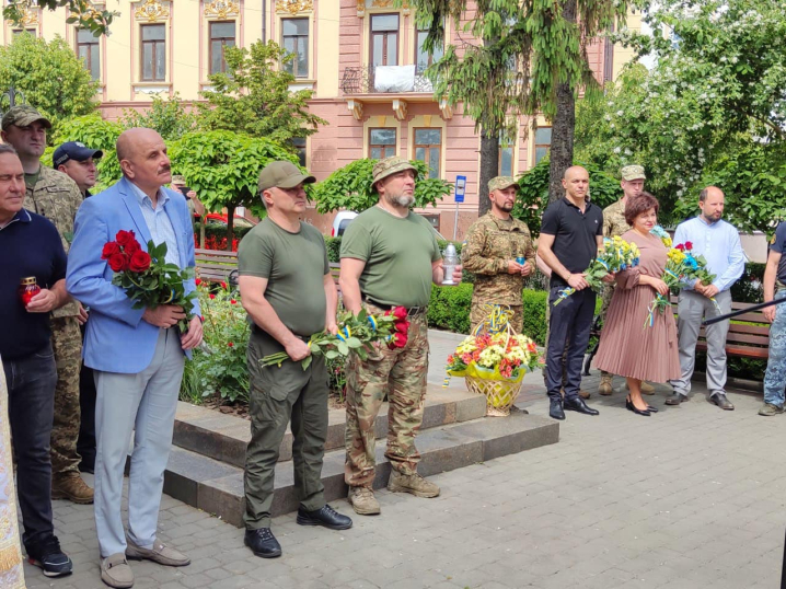 У Чернівцях вшанували пам'ять героїв, які  у різні часи боролися за незалежну Україну
