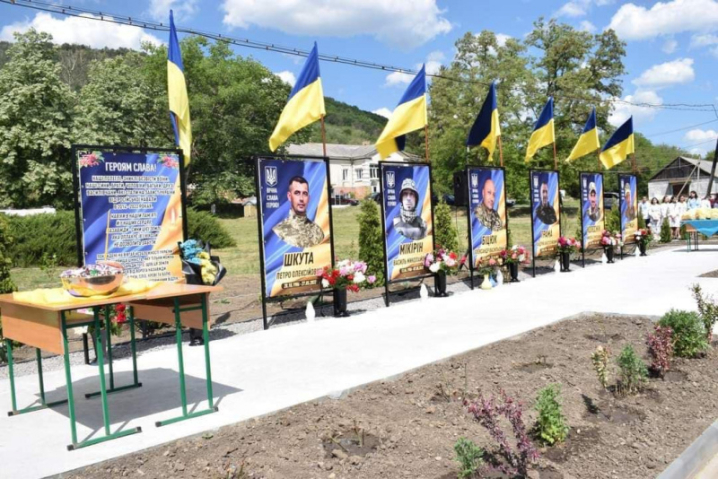 На Буковині у Сокирянській громаді відкрили Алеї пам'яті загиблим військовим