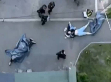 У Києві дівчина вистрибнула з 14 поверху, і впала на перехожу: обидві загинули
