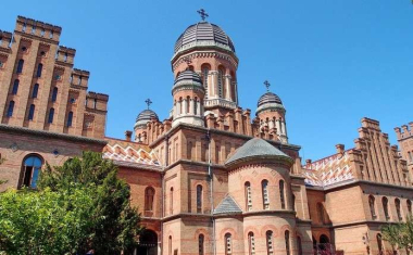 Коли в Чернівцях проводитимуть богослужіння на Великдень: розклад