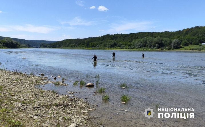 В селі Рухотин на Дністрі пропали двоє підлітків, тіло одного з них дістали з води