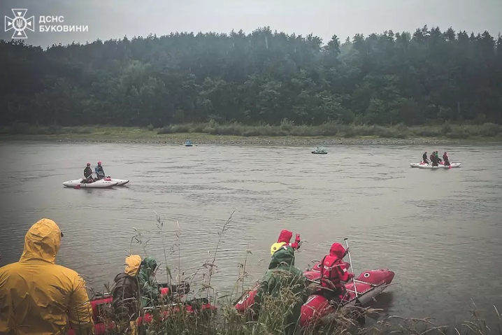 Рятувальники показали, як знайшли тіло зниклого на Дністрі підлітка (фото 18+)