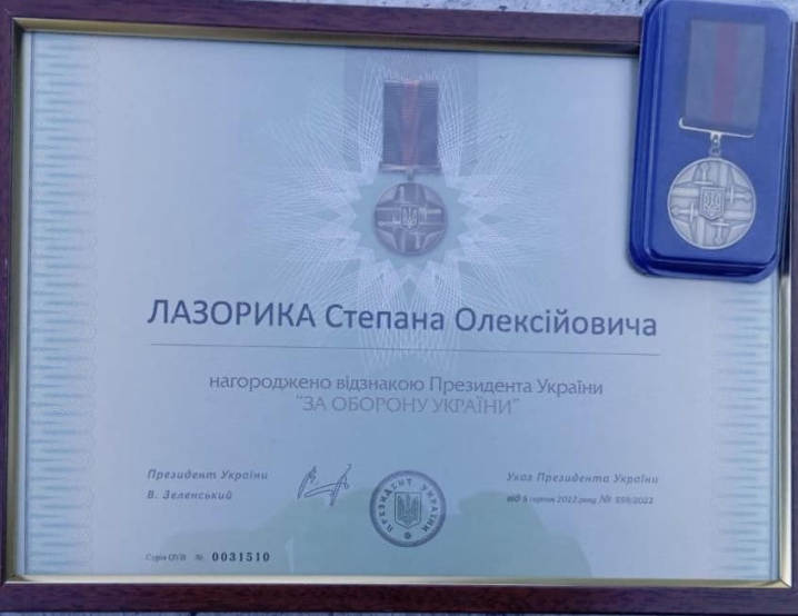 Військового Степана Лазорика з Буковини нагородили відзнакою "За оборону України"
