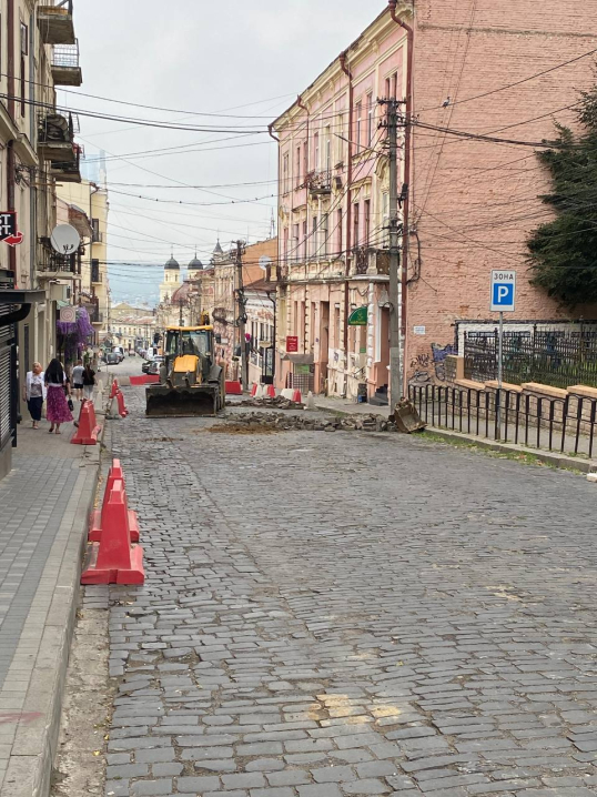 У Чернівцях нарешті розпочали ремонт вулиці Заньковецької
