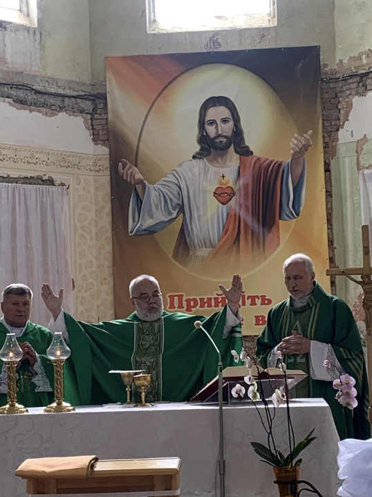 У Чернівцях в костелі Найсвятішого Серця Ісуса представили нового настоятеля